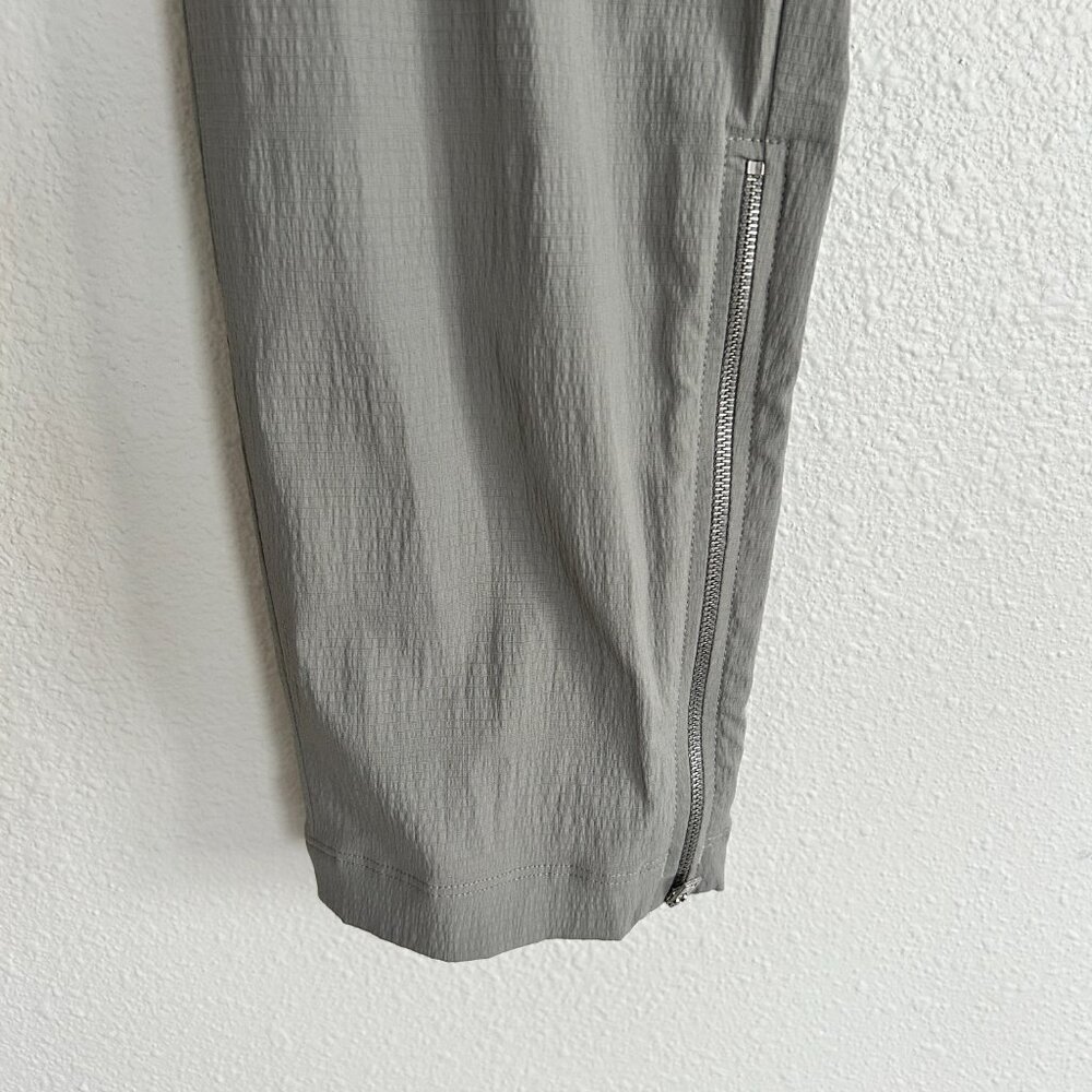 Athleta Pants Gray Mod Trekkie Crop Nylon Stretch Hiking Outdoor Casual - Picture 3 of 8